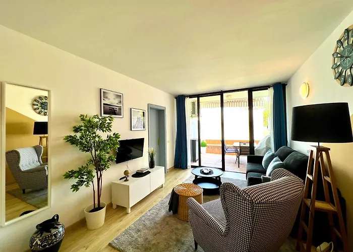 Stunning Lovely Flat With Pool And Wi-fi, 31 Semesterbostad *