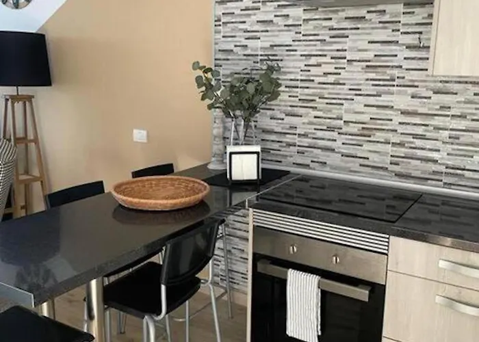 Stunning Lovely Flat With Pool And Wi-fi, 31 Feriehus