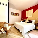 Stunning Lovely Flat With Pool And Wi-fi, 31 Vakantiehuis