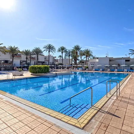 Vakantiehuis Stunning Lovely Flat With Pool And Wi-fi, 31